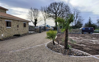 Allée, plantation arbre et gazon